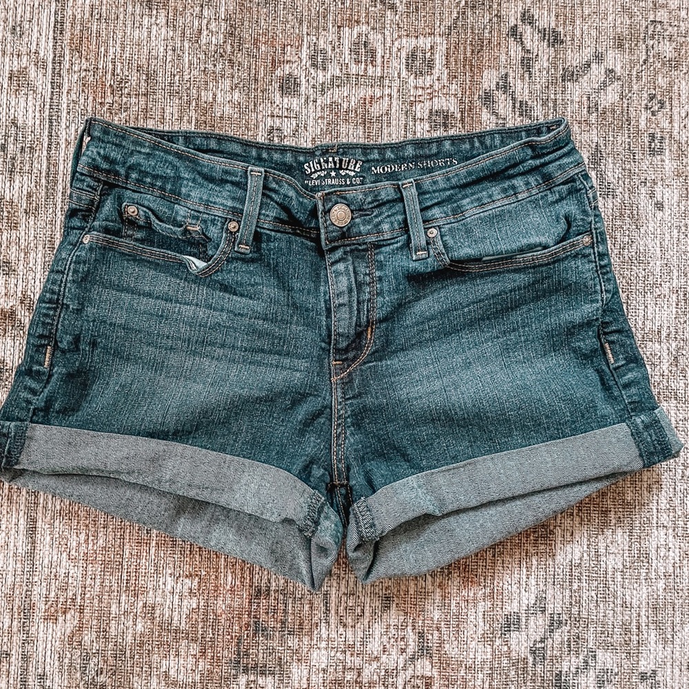 Levi’s signature modern style shorts